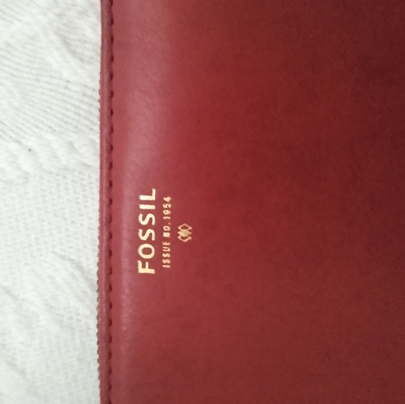 Fossil Logan RFID Zip Around Clutch - Picture 2 of 6